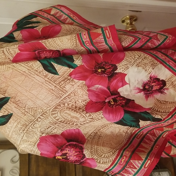 Beautiful silk Oscar De La Renta Studio Scarf - Picture 6 of 8